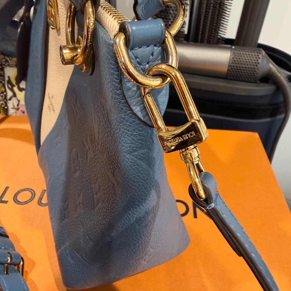 Louis Vuitton - Picture 5 of 16